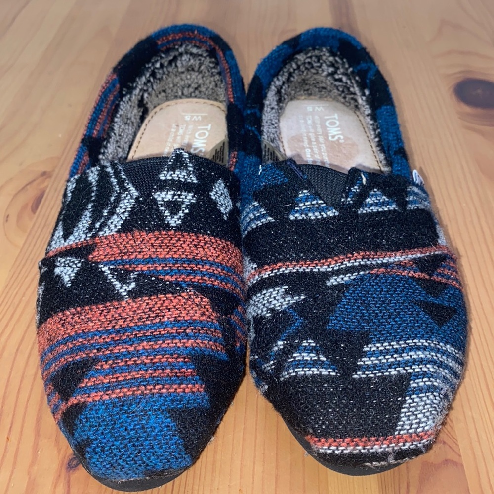 BRAND NEW TOMS